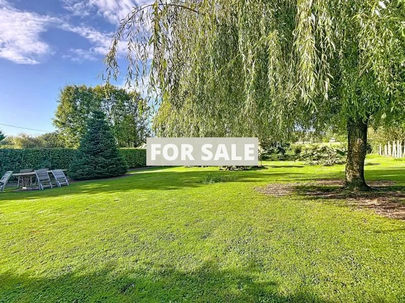 Detached Country House with Garden and Lake