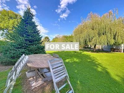 Detached Country House with Garden and Lake