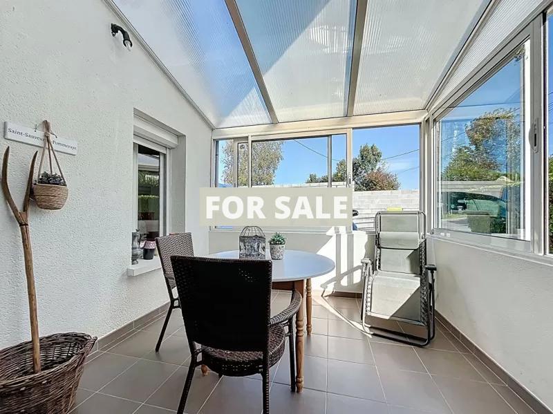 Detached Country House with Garden and Lake