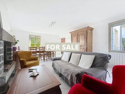 Detached Country House with Garden and Lake