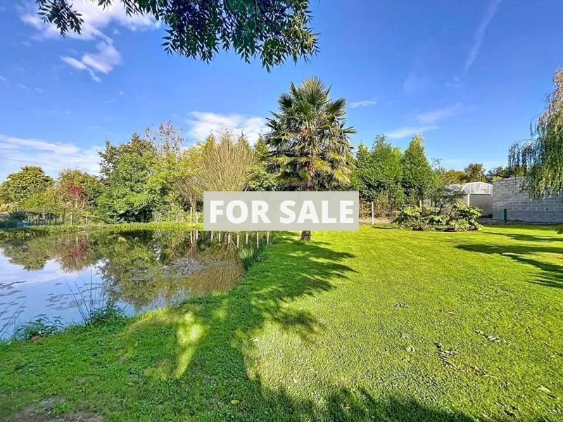Detached Country House with Garden and Lake