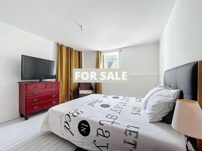 Detached Country House with Garden and Lake