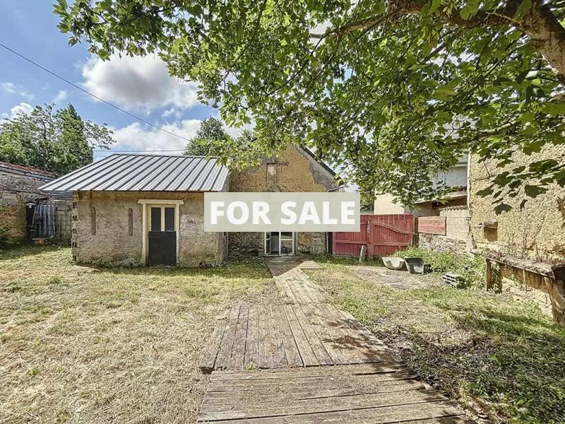 House with Outbuildings 5 minutes from the Coast