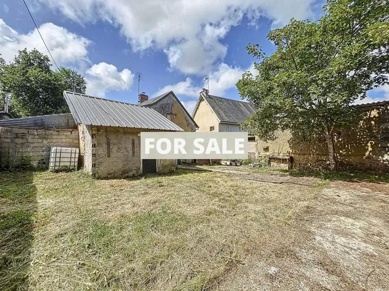 House with Outbuildings 5 minutes from the Coast