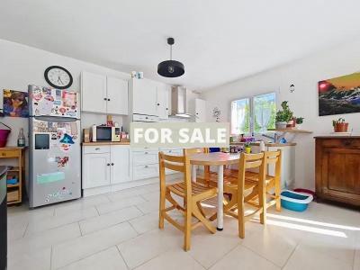 Modern Detached House with Garden