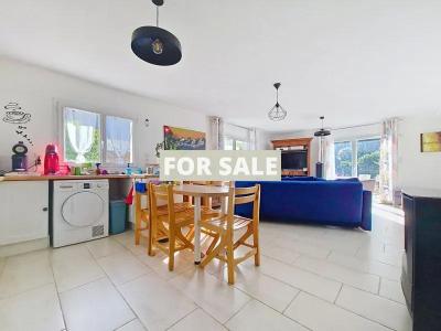 Modern Detached House with Garden