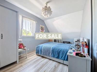 Modern Detached House with Garden