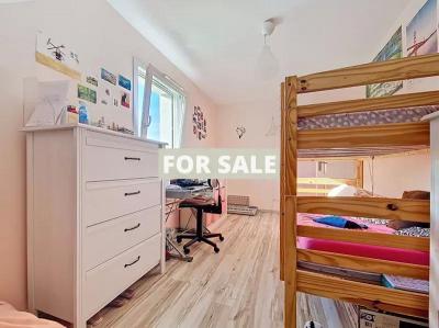 Modern Detached House with Garden