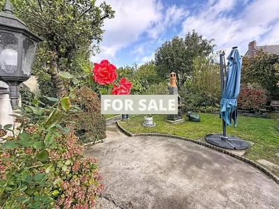 Detached House with Landscaped Garden