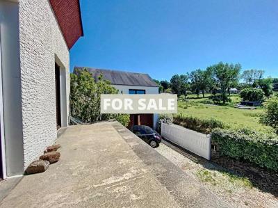 Detached House with Garden by the Coast