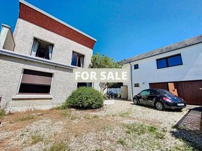 Detached House with Garden by the Coast