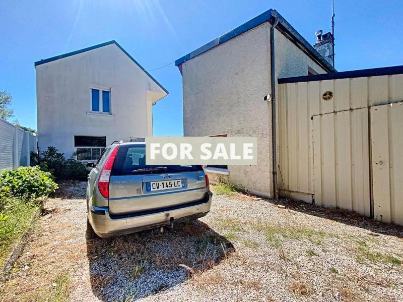 Detached House with Garden by the Coast