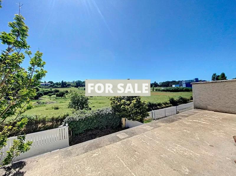 Detached House with Garden by the Coast