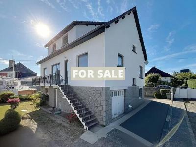 Detached House with Garden by the Coast
