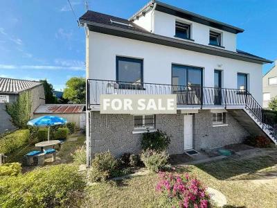 Detached House with Garden by the Coast