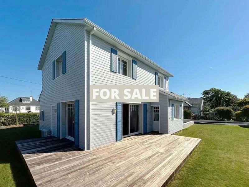 Detached House with Beautiful Garden