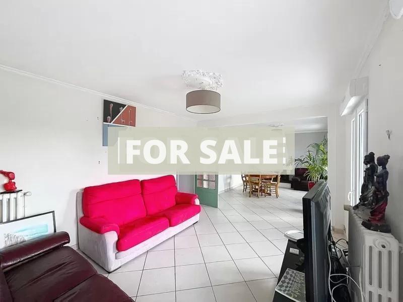 Detached House with Landscaped Garden