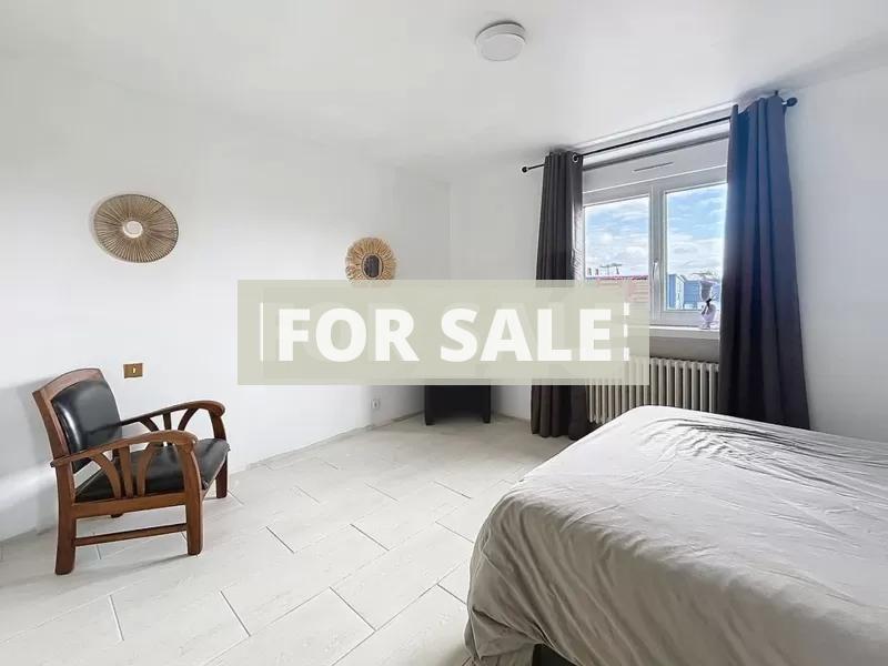 Detached House with Landscaped Garden