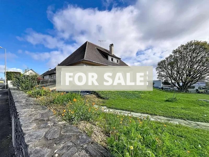 Detached House with Landscaped Garden