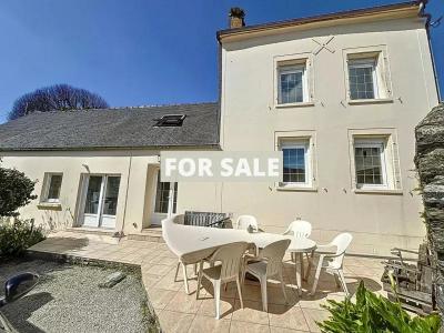Detached House and Garden in Coastal Resort