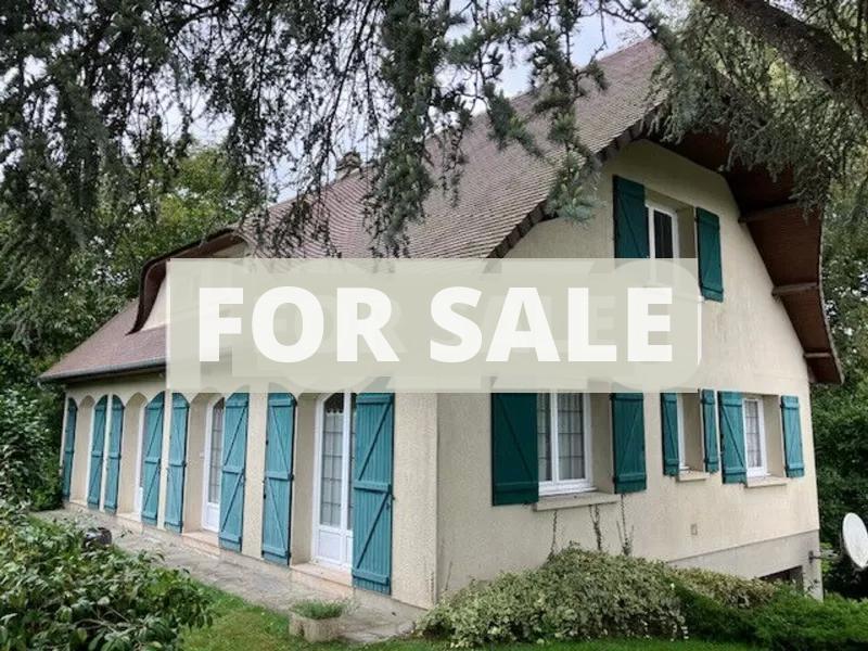 Detached House with Garden