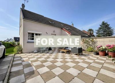 Traditional House with Garden