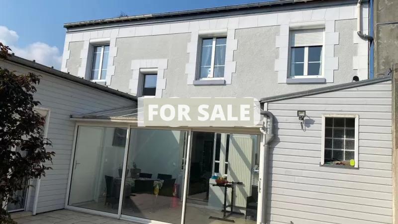 Main Photo of a 4 bedroom  House for sale