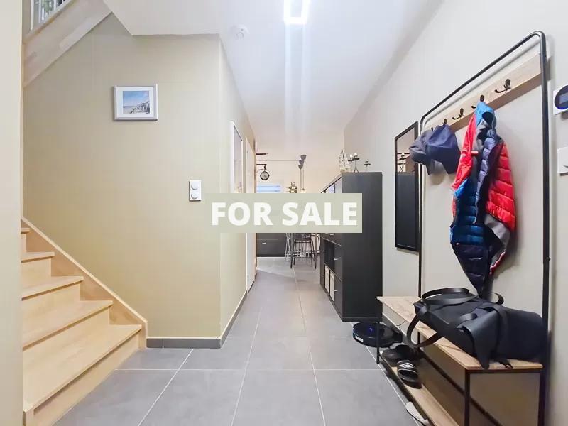 Contemporary Detached House Close to the Coast