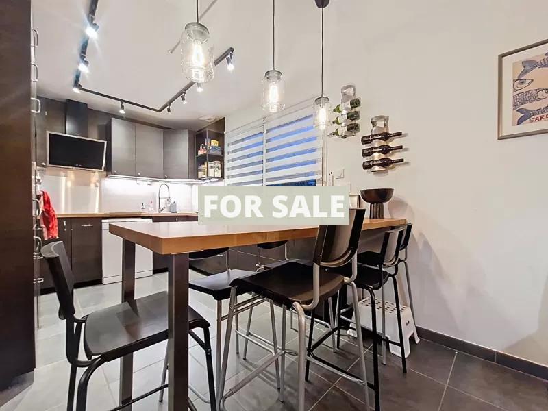 Contemporary Detached House Close to the Coast