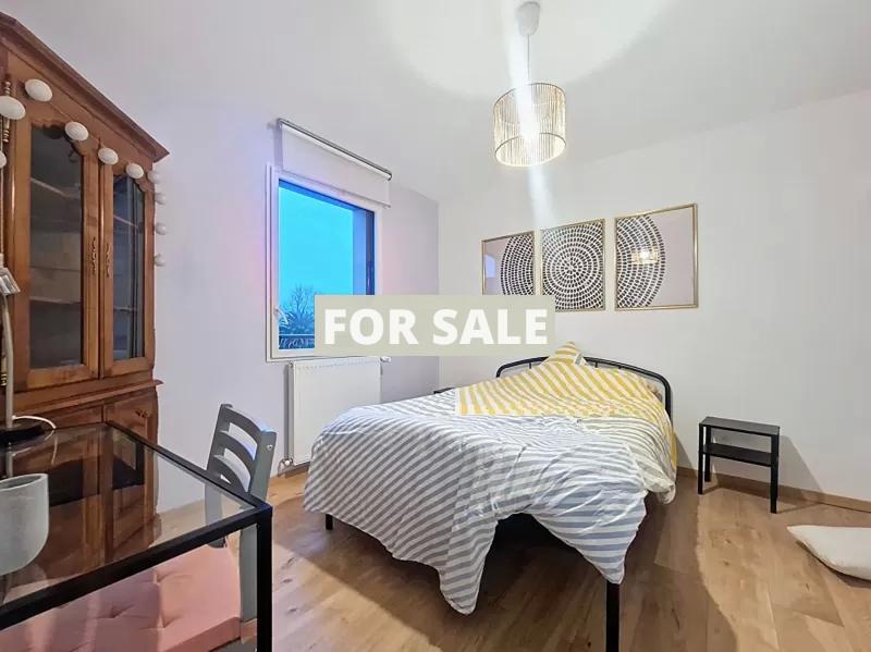 Contemporary Detached House Close to the Coast