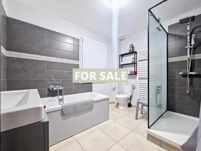 Contemporary Detached House Close to the Coast