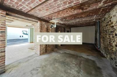 Building Including Apartment in Great Coastal Resort Location
