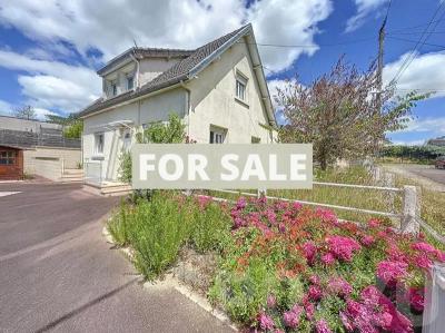Detached House with Garden by the Coast