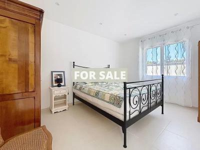 Detached House and Garden in Coastal Resort