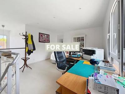 Detached House and Garden in Coastal Resort