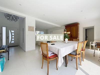 Detached House and Garden in Coastal Resort