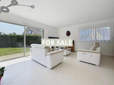 Detached House and Garden in Coastal Resort