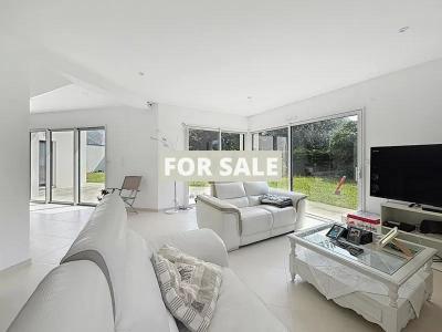 Detached House and Garden in Coastal Resort