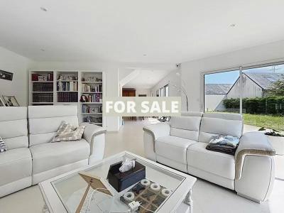 Detached House and Garden in Coastal Resort