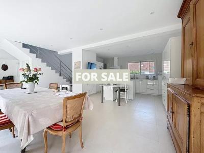 Detached House and Garden in Coastal Resort