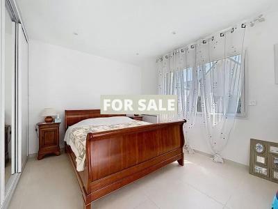 Detached House and Garden in Coastal Resort