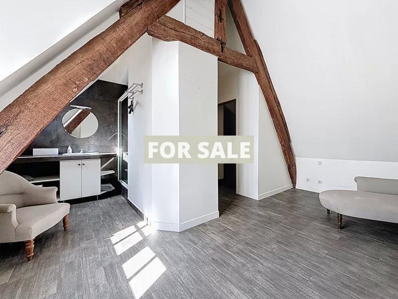 Detached Country House with Swimming Pool