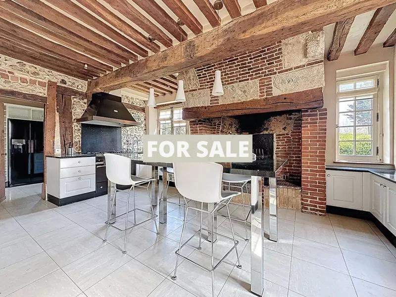 Detached Country House with Swimming Pool