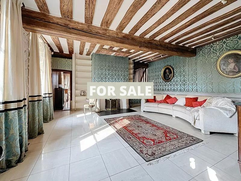 Detached Country House with Swimming Pool