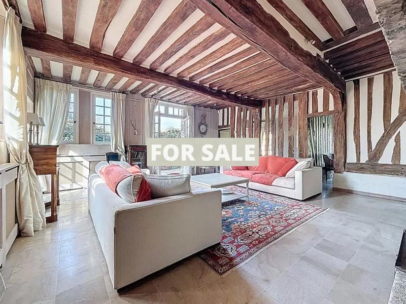 Detached Country House with Swimming Pool