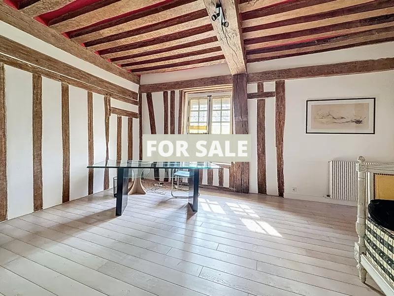 Detached Country House with Swimming Pool