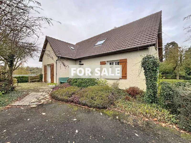 Detached House with Garden in Lovely Location