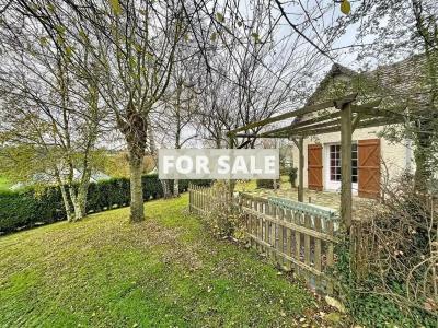 Detached House with Garden in Lovely Location