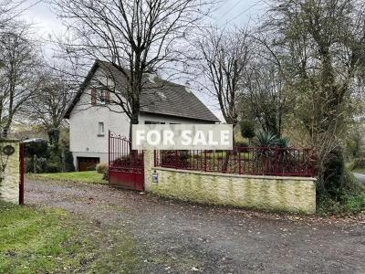 Detached House with Garden in Lovely Location