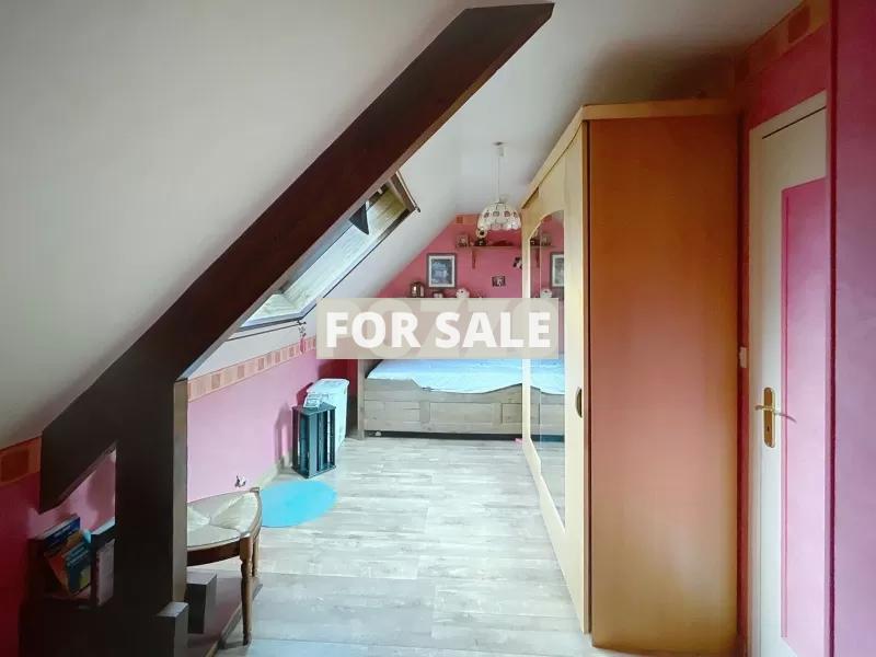 Detached House with Garden in Lovely Location